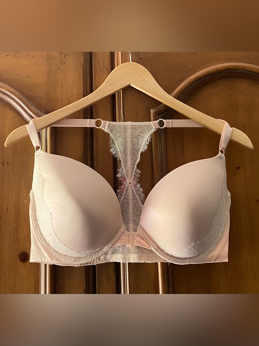 Victoria's Secret  Very Sexy Push-Up Bra 38D Lace Racer back Front Close